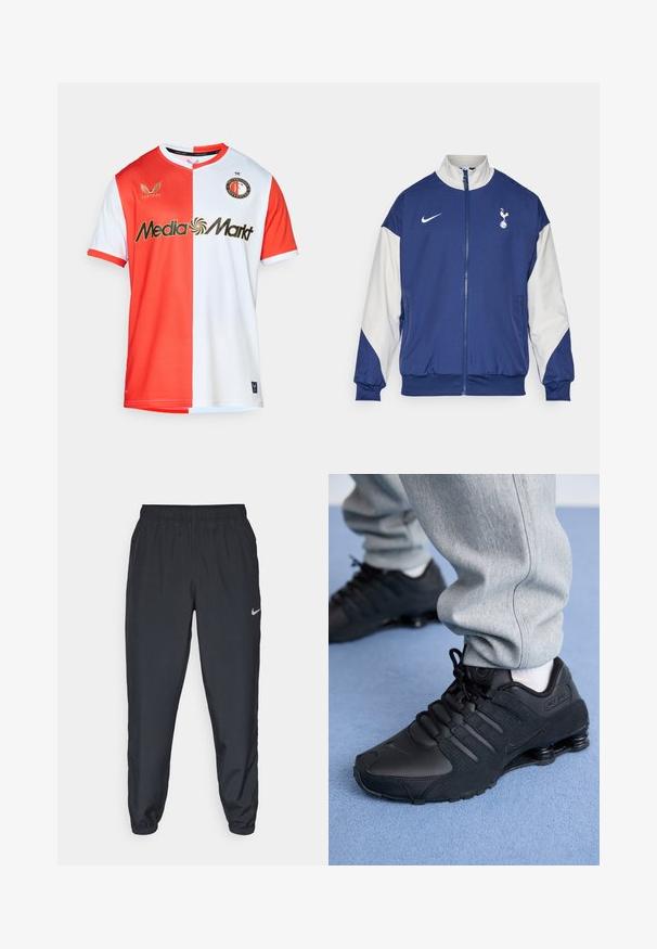 Námořnická modrá bunda s bílými rukávy, celopropínací, s vysokým límcem, logo Nike a emblém Tottenham Hotspur na levé hrudi.; Červeno-bílý sportovní dres s krátkým rukávem, se stojáčkem do V, logem a zlatým textem "Media Markt". Vyroben z texturované tkaniny.; Černé tepláky vyrobené z lehkého materiálu s elastickým pasem, manžetami na kotnících a diskrétním logem Nike na levé straně.; Osoba v černých teniskách Nike Shox a šedých teplákových kalhotách stojí na světle modrém koberci.