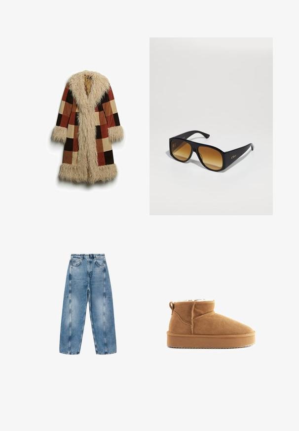 Długi płaszcz z sztucznym futrem przy kołnierzu i mankietach, w kratkę w odcieniach brązu, rdzy i beżu. Miękki, teksturowany materiał zewnętrzny.; Szary krótkostrzyżony sweter wykonany z miękkiego, puszystego materiału. Posiada długie rękawy i okrągły dekolt, z gładką, lekką teksturą.; Biała koszulka z krótkim rękawem, wykonana z miękkiej bawełny, z okrągłym dekoltem i luźnym krojem z podwiniętymi detalami. Bez wzorów ani akcentów.; Jasnoniebieskie dżinsy charakteryzują się luźnym krojem, dużymi kieszeniami i kontrastowym przeszyciem. Materiał ma wyblakłe wykończenie o gładkiej teksturze.; Brązowy zamszowy botek za kostkę z miękką podszewką, okrągłym noskiem i płaską gumową podeszwą. Posiada przeszywaną szew i uchwyt z tyłu.; Czarne prostokątne okulary przeciwsłoneczne z brązowymi gradientowymi soczewkami. Wykonane z tworzywa sztucznego, z gładką powierzchnią i subtelnym złotym logo na zausznicy.