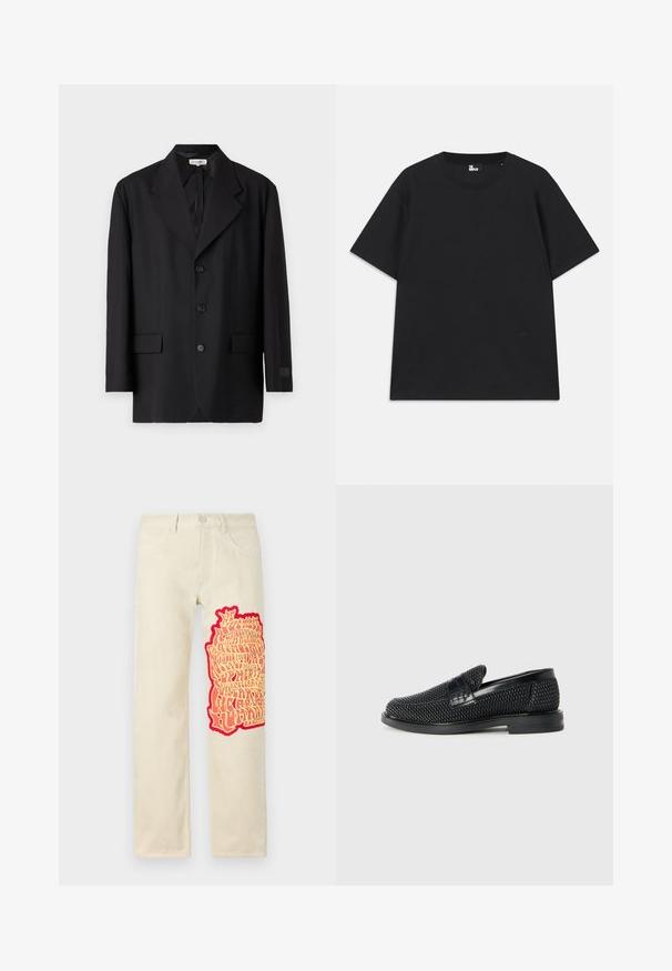 Blazer negro con solapa de muesca, cinco botones y dos bolsillos delanteros. Corte entallado con una textura suave y un sutil logotipo en la manga.; Camiseta de algodón de manga corta en color negro, con cuello redondo y un pequeño logo cerca del dobladillo. Textura suave, corte regular.; Pantalones de algodón beige con un gran gráfico texturizado en rojo y amarillo en la pierna izquierda, acompañado de un texto estilizado. Diseño de pernera recta.; Zapato negro de tejido con un acento de cuero suave en la parte superior, diseño de punta redonda y suela de goma de perfil bajo.
