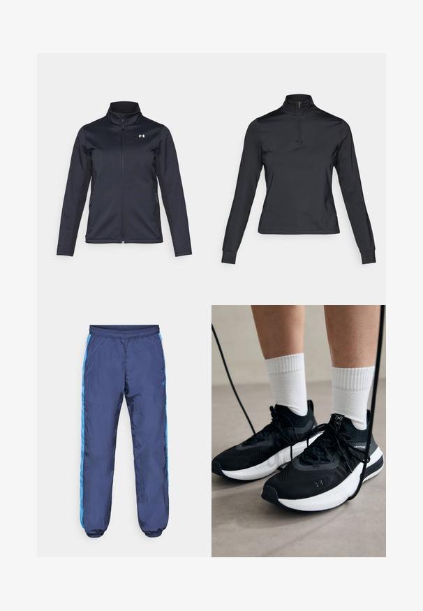 Casaco corta-vento azul-marinho com gola alta, fecho éclair frontal completo e bolsos laterais. Feito de um tecido leve e texturizado com um logótipo da marca.; Pullover preto de manga longa com colarinho alto e fecho de correr, feito de tecido suave. Apresenta mangas ajustadas e um design cropped.; Calças de fato de treino azul marinho feitas de um material brilhante e leve, com riscas laterais azuis e punhos elásticos nos tornozelos e na cintura.; Sapatilhas desportivas pretas com tecido texturizado, sola branca e atacadores pretos. Usadas com meias brancas caneladas, a pé sobre uma superfície clara.