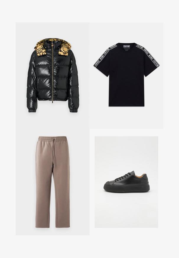 Schwarze Steppjacke mit glänzendem Finish und einem gemusterten gelben Kapuzenfutter. Mit Reißverschluss und elastischen Bündchen.; Schwarzes T-Shirt mit kurzen Ärmeln, das weiße "Versace Jeans Couture"-Textbänder entlang der Schultern und oberen Ärmel hat.; Braune, mittelhohe Sweatpants aus weichem Stoff, mit einem elastischen Bund und Kordelzug, seitlichen Taschen und geraden Beinen.; Schwarze Ledersneaker mit runder Zehenpartie, schnürbarem Vorderteil, glatter Oberfläche, dickem Gummisohle und kontrastierendem, braunem Innenraum.