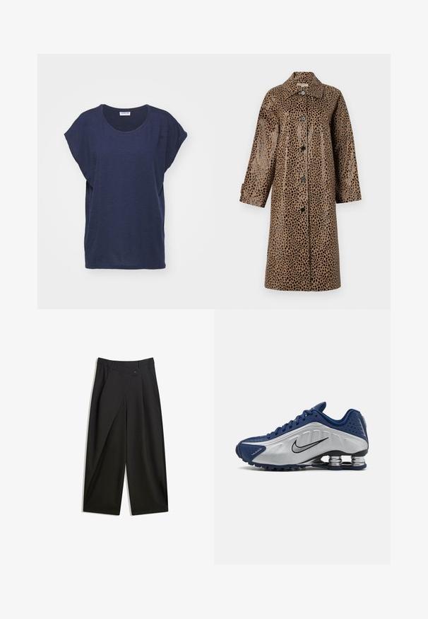 Rjav plašč s leopardjim dezenom in sijočo teksturo, z ovratnikom, dolgimi rokavi ter črnimi gumbi spredaj.; Temno modra kratka majica s kratkimi rokavi iz mehkega materiala, s krožnim izrezom in ohlapnim krojem ter stranskimi zarezi za udobje in svobodo gibanja.; Črne široke hlače iz gladkega blaga. Imajo sprednji zavihek, gumbasto zapiranje in prirejeno pasnico za eleganten videz.; Modre in srebrne športne čevlje z teksturirano zgornjščino, perforacijami in ukrivljenim podplatom z metalnimi blazinicami. Črn logotip kot poudarek.