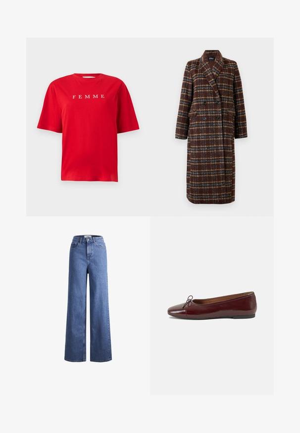 Długi brązowy płaszcz w kratę z podwójnym zapięciem, z klapami, czarnymi guzikami i kieszeniami z klapami, wyeksponowany na białym tle.; Czerwona bawełniana koszulka z krótkim rękawem, z białym napisem "FEMME" na piersi. Prosty, luźny krój.; Jasnoniebieskie dżinsy o szerokich nogawkach i wysokim stanie, z dwoma przednimi kieszeniami i widocznym przeszyciem. Posiadają zamek błyskawiczny i zapięcie na guzik.; Bordowe baleriny z lakierowanej skóry z zaokrąglonym noskiem, małą kokardką z przodu oraz niską, czarną gumową podeszwą. Gładka tekstura.