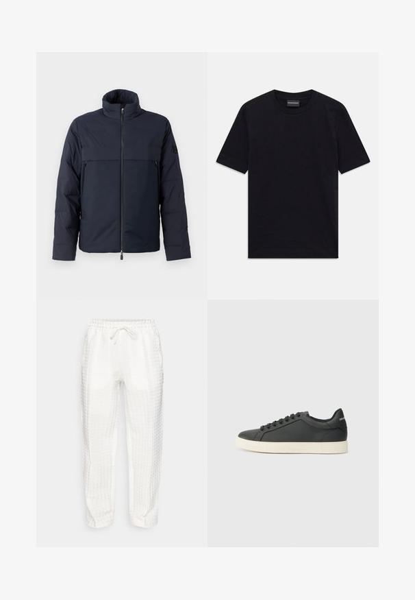Ναυτικό φουσκωτό μπουφάν με ψηλό γιακά, μπροστινό φερμουάρ και οριζόντια τσέπη στο στήθος. Λείος υφασμάτινος ιστός με λογότυπο στη μανσέτα.; Μαύρη κοντομάνικη μπλούζα με στρογγυλή λαιμόκοψη και διακριτό ανάγλυφο σχέδιο, με το λογότυπο της μάρκας ραμμένο μέσα στον γιακά, τοποθετημένη επίπεδη πάνω σε λευκό φόντο.; Λευκά πλεκτά παντελόνια jogger με ελαστική μέση, κορδόνι, πλαϊνές τσέπες και υφή σε όλη την επιφάνεια.; Μαύρο δερμάτινο αθλητικό παπούτσι με χαμηλό προφίλ, στρογγυλή μύτη και κλείσιμο με κορδόνια. Διαθέτει υφή ελαστική σόλα και λεπτομέρεια λογότυπου στη φτέρνα.