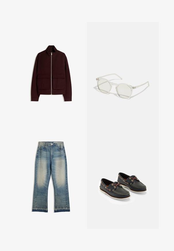 Burgundowy polar zapinany, wykonany z miękkiego materiału, z wysokim kołnierzem, długimi rękawami oraz dwiema kieszeniami na przedzie z klapkami.; Biała koszulka z krótkim rękawem, wykonana z miękkiej bawełny. Krój z okrągłym dekoltem, luźny fason bez widocznych logo czy wzorów.; Jasnoniebieskie dżinsy z lekkim przetarciem, proste nogawki, pięć kieszeni oraz surowe detale przy dołach. Brak widocznych metalowych akcentów.; Morskie skórzane buty żeglarskie z żółtym przeszyciem, czerwonymi sznurówkami i srebrnymi oczkami; okrągły czubek; biała gumowa podeszwa.; Okrągłe okulary przeciwsłoneczne z przezroczystą ramką, jasnooliwkowymi soczewkami i cienkimi, przezroczystymi zausznikami. Posiadają subtelne akcenty sprzętowe na ramce.