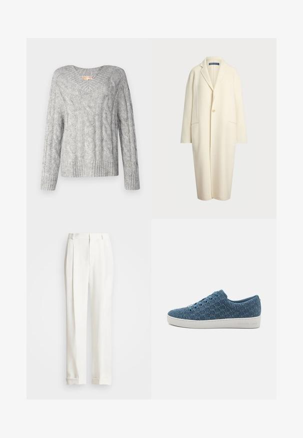 Polo Ralph Lauren - Klasyczny płaszcz; Szary sweter o dzianinowym splocie z dekoltem w kształcie litery V, długimi rękawami i ściągaczem. Tekstura wydaje się miękka i gruba, z klasycznym wzorem.; Białe spodnie o dopasowanym kroju z dwoma zmarszczkami z przodu, prostą nogawką i zawiniętymi mankietami. Wykonane z gładkiego materiału, o klasycznym wzornictwie.; Niebieskie, teksturowane trampki na płaskiej, białej gumowej podeszwie, z sześcioma niebieskimi oczkami sznurowymi i logo na pięcie. Zaprojektowane w niskim fasonie.