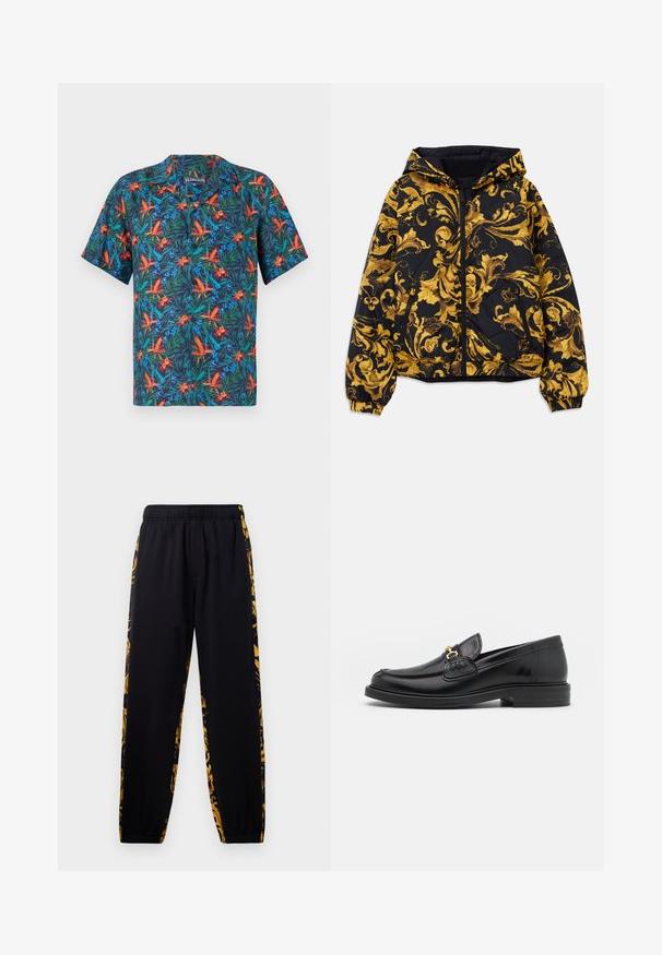 Giacca nera con cappuccio, decorata con ornati motivi floreali barocchi dorati, dotata di zip frontale, polsini elasticizzati e tasche laterali con zip.; Camicetta a maniche corte con sfondo blu scuro e vivaci motivi floreali tropicali in arancione, verde e blu. Colletto a bottoni.; Pantaloni jogger neri con elastiche in vita e alle caviglie, caratterizzati da pannelli laterali a motivi floreali neri e dorati.; Mocassini in pelle nera con punta rotonda, dotati di accentuazione in metallo dorato e dettagli di cucitura, posizionati su una suola in gomma testurizzata bassa.