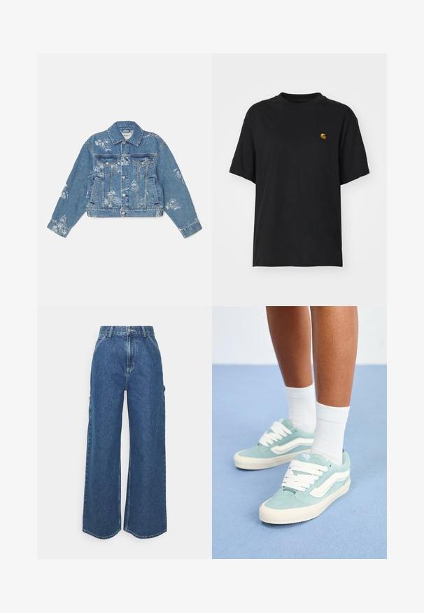 Világoskék farmerdzseki fehér nyomott grafikákkal, hosszú ujjakkal, klasszikus gallérral, gombos záródással és két elülső zsebbel.; Fekete pamut póló laza szabással. Kerek nyakkal és rövid ujjakkal rendelkezik. A mellkason egy kis arany hímzett logó található.; Széles szárú, kék farmernadrág magas derékkal, kontrasztos varrással és oldalsó zsebekkel, klasszikus öt zsebes kialakítással és nyers szegéllyel.; Világoskék velúr sportcipők fehér kiegészítőkkel és fűzőkkel. Kerek orr, textúrált felsőrésszel. Fehér bokazoknival viselve egy kék felületen.