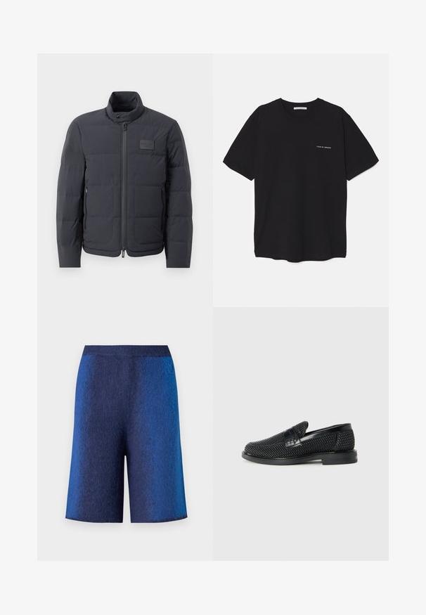 Černá péřová bunda s vysokým límcem, prošívanou strukturou a předním zipem. Obsahuje malé logo na levé straně hrudi a boční kapsy.; Černé bavlněné tričko s kulatým výstřihem, krátkými rukávy a bílým logem potisknutým na levé straně hrudi. Jednoduchý, jednobarevný design.; Námořnické modré šortky s texturovaným povrchem, s rovný střih a bezšvovým pasem, navržené pro pohodlí a neformální vzhled.; Černé pletené nazouvací boty s hladkým koženým akcentem na svršku, kulatou špičkou a nízkoprofilovou gumovou podrážkou.