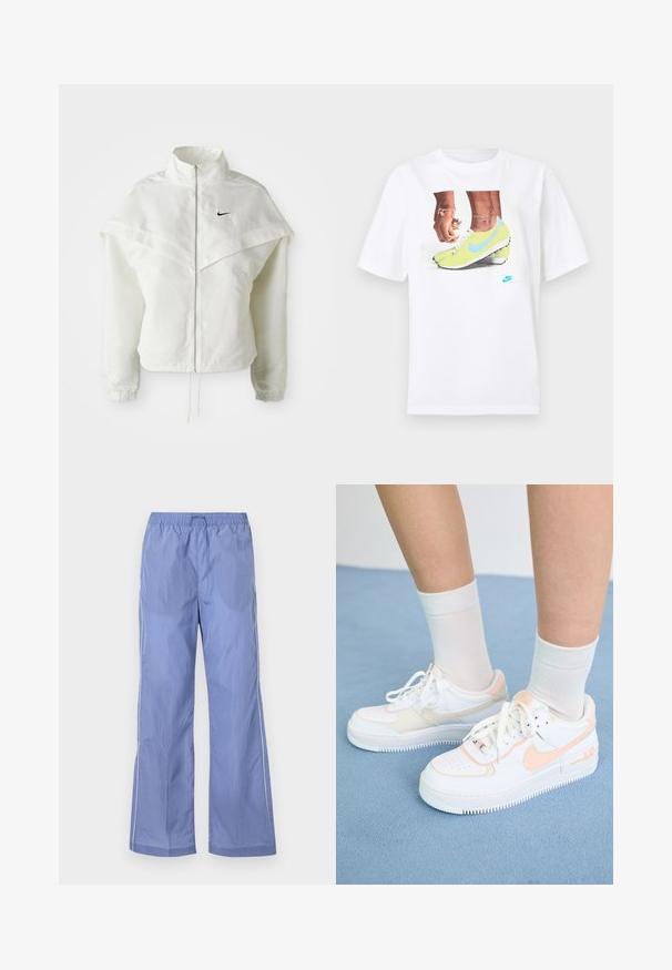 Hvit langermet jakke med glidelås og høy krage, kappe-lignende detaljer over skuldrene, elastiske mansjetter, og liten svart Nike-logo på brystet.; Hvit bomull t-skjorte med et grafisk motiv av føtter i gule Nike fotballsko med blå detaljer, kombinert med et armbånd på venstre håndledd.; Lette blå bukser med elastisk midjebånd, med løs passform og sidelister. Laget av glatt og slitesterk materiale.; Hvite sneakers med ferskenfarge detaljer, glatt skinnoverdel, perforert tå, teksturert såle og snøring. Brukt med hvite ankelsokker på en blå overflate.