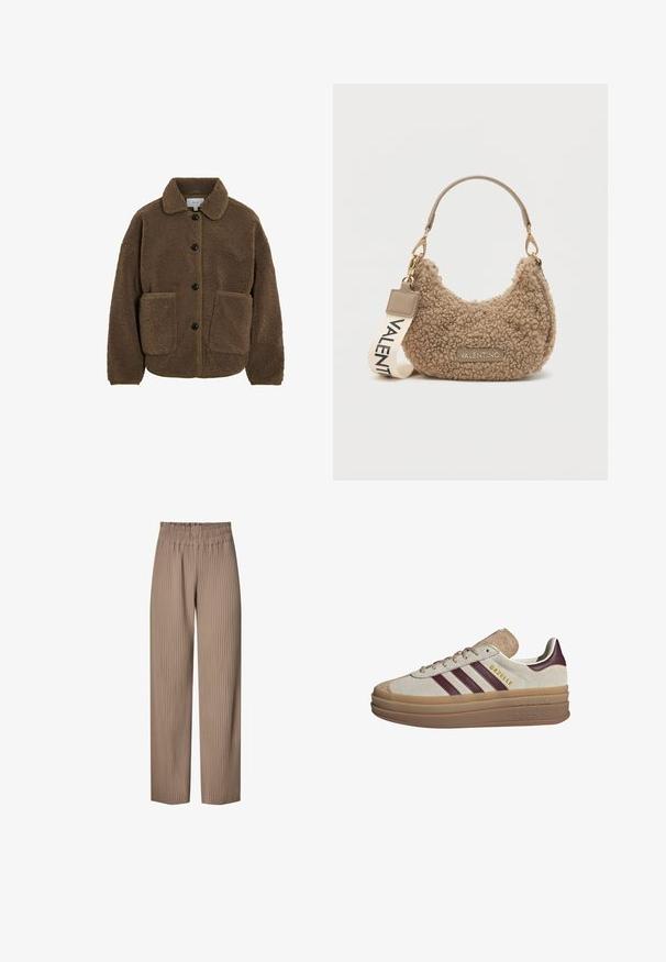 VILA GEKNÖPFTE TEDDY - Jachetă din fleece - fossil; Pulover tricotat bej cu mâneci raglan lungi și cu tivuri și margini ribbate, așezat plat pe un fundal deschis.; Pantaloni evazați plisati dintr-un material bej deschis, cu un brâu elastic, având dungi verticale pentru o textură și un design atractiv.; Tenisi din suede bej cu dungi maronii, accente albe, o talpă translicidă groasă și branding ridicat pe lateral. Design cu șireturi.; Geantă maro texturată, realizată din material pufoș, cu o formă curbată, un mâner scurt și o curea detașabilă pe care este inscriptionat "VALENTINO".