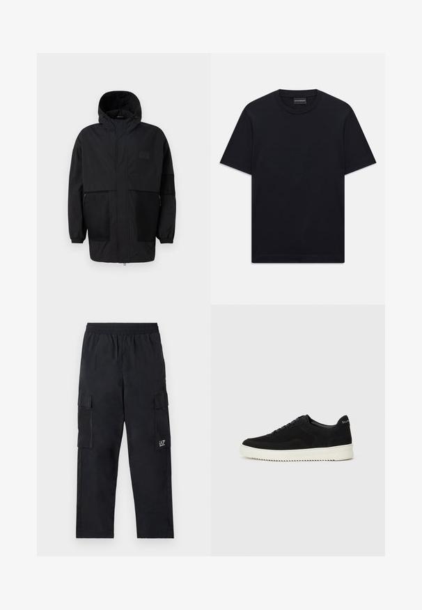 Svart hettejakke laget av lettvektig stoff, med mesh-paneler, en front glidelås og elastiske mansjetter for justerbar passform.; Svart kortermet T-skjorte med rund hals og subtil preget logo-design sentrert på brystet, samt et merke inne i halsen.; Sorte cargo-bukser med elastisk linning, sidelommer og en liten logo på venstre bein. Laget av lett, glatt stoff.; Svart semsket sneakers med snøring og kontrasterende hvit gummisåle. Har teksturerte sidepaneler og subtil merkevare på hælen.