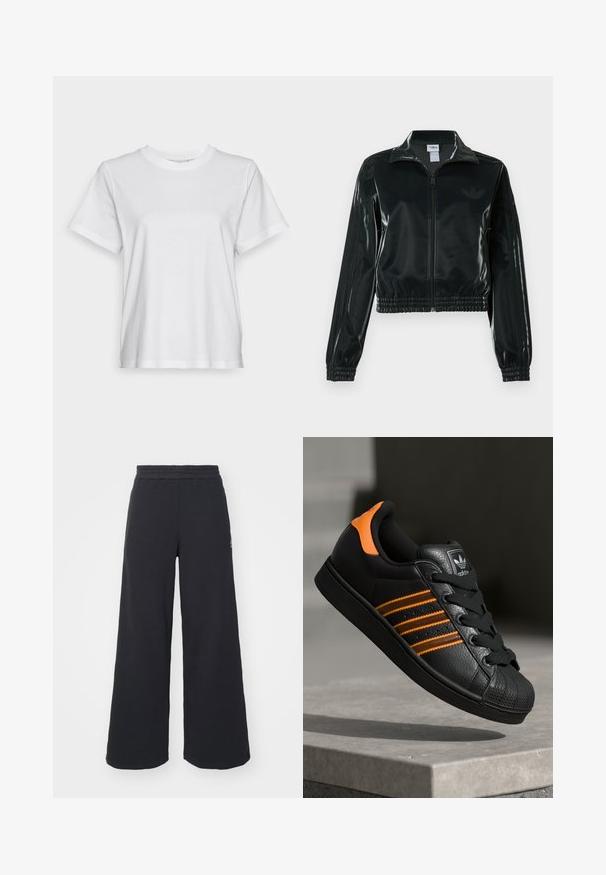 Giacca nera lucida corta con zip frontale, colletto alto e orlo elasticizzato. Presenta tre strisce sulle maniche e un piccolo logo sul petto.; T-shirt bianco in cotone con maniche corte, collo rotondo e taglio rilassato. Texture liscia, senza motivi o grafiche, design basic.; Pantaloni felpati neri a gamba larga realizzati in tessuto morbido, con un elastico in vita e un piccolo logo sul lato sinistro.; Sneaker nera con accenti arancioni, tre strisce orizzontali, parte superiore in pelle texture, punta in gomma e lacci neri.