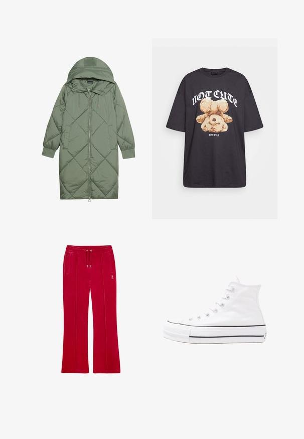 Cappotto lungo imbottito verde con un cappuccio, caratterizzato da una chiusura frontale a zip e due tasche laterali. Motivo a rombi testurizzati su tutta la superficie.; T-shirt nera oversize con una grafica di un orso e la scritta "NON CARINA MA SELVAGGIA" in grassetto, lettere bianche. Materiale in cotone.; Pantaloni in velluto rosso con vestibilità rilassata, vita con cordoncino, due tasche laterali e dettagli con cuciture verticali. Presenta un accento con logo.; Sneaker alta in tela bianca con suola in gomma nera, punta in gomma frontale e sei asole per i lacci, caratterizzata da un design pulito e minimalista.
