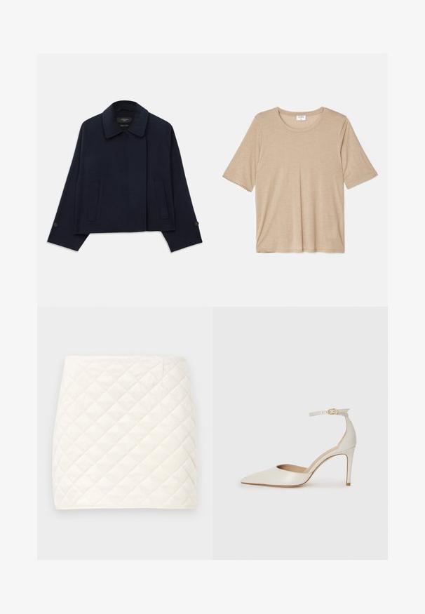 Sako z vlněné směsi v námořnické modré barvě s klopovým límcem, dvěma předními kapsami a knoflíkovými manžetami. Má uvolněný, zkrácený střih.; Filippa K ELENA TEE - Triko s potiskem - sandstone; Pletená mini sukně z měkké bílé tkaniny, s diamantovým vzorem a čistými liniemi, s hladkou texturou a bez viditelných zapínání.; Bílé kožené lodičky na vysokém podpatku s špičatou špičkou, kotníkovým páskem a štíhlým jehlovým podpatkem. Hladká textura s mírným lesklým povrchem.