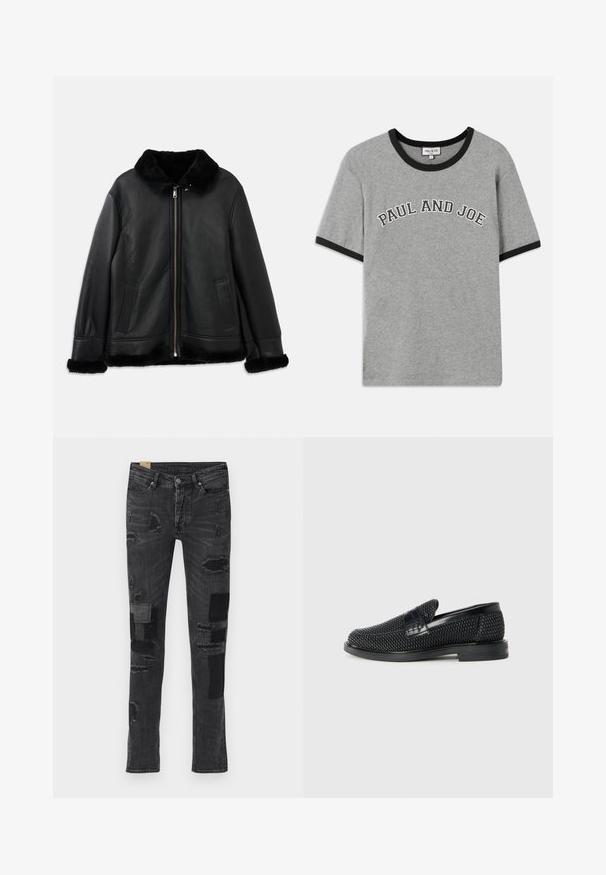 Melnā ādas jaka ar mīkstu kažokādas apkakli, aprocēm un apakšmalu, ar priekšējo rāvējslēdzēju un divām ieliktām kabatām.; Pelēka kokvilnas T-krekls ar melnu ribotu apkakli un piedurkņu galiem, kurā uz priekšpuses ir balti arku burti "PAUL AND JOE".; Melna denima bikses ar nolietiem pleķiem un izsistumiem. Iezīmē klasisku piecu kabatu designu un taisnas kājas piegriezumu.; Melnas austas slaidu kurpes ar gludu ādas akcentu augšpusē, apaļas formas purngalu un zemas profila gumijas zoli.