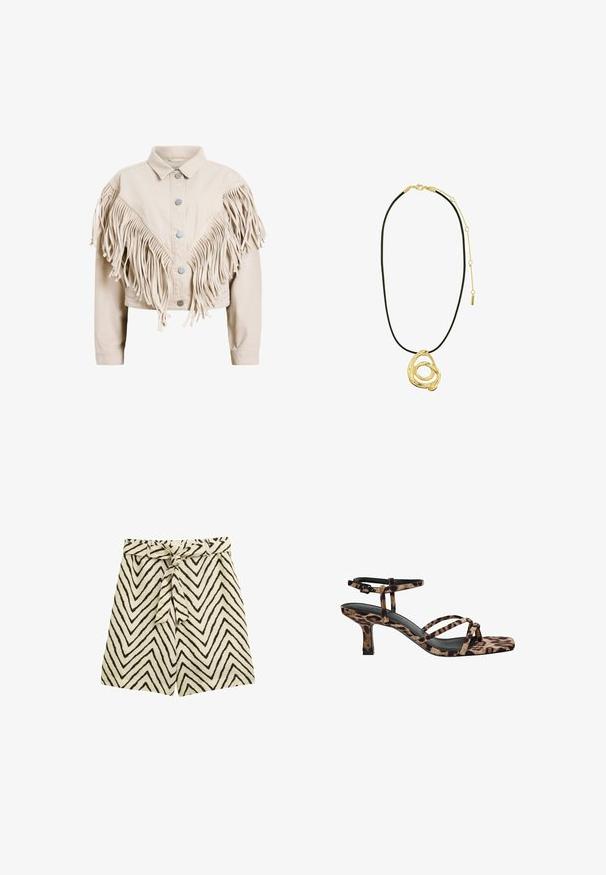 Beige denimjakke med lange frynser over skuldre og foran, med sølvfarvede metal knapper og en kort pasform.; Rød halterneck crop top med V-halsudskæring og samling ved brystet. Fremstillet af glat stof, den tætsiddende design fremhæver taljen.; Lettere shorts i en beige stof med sorte zigzag-mønstre. Har et bindebånd i taljen og en afslappet pasform.; Sandaler med hæl i leopardmønster og firkantet tå, med flere stropper og en mellemhøj hæl. Fremstillet af blødt tekstilmateriale.; Pilgrim UNFOLD - Halskæder - gold