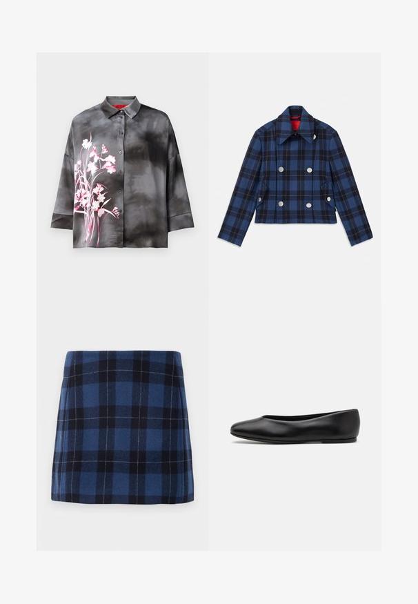 Navyblauwe geruite jas met een cropped ontwerp, dubbelzijdige voorkant, grote zilveren knopen en een puntige kraag. Getextureerde stof.; Satijnen blouse in grijs met een roze bloemenpatroon, voorzien van een knoopsluiting aan de voorkant, kraag en driekwart mouwen. Soepele textuur en ontspannen pasvorm.; Geruite mini rok in donkerblauw en marineblauw, gemaakt van een zachte stof met een licht gestructureerde afwerking. Heeft een rechte snit en strakke lijnen.; Paul Smith TOPANGA - Ballerina's - black