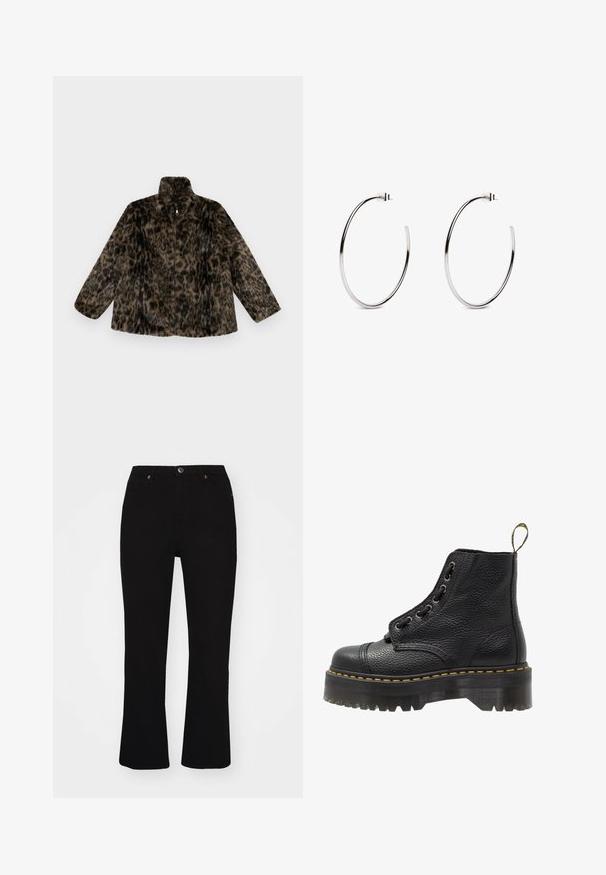 Faux-Fur-Jacke mit Reißverschluss in braunem und schwarzem Leopardenmuster; hat einen hohen Kragen und eine lockere Passform mit langen, weiten Ärmeln.; Drei Langarmoberteile in Schwarz, Grau und Weiß, mit V-Ausschnitten und einem verkürzten Design. Hergestellt aus weichem, leichtem Stoff.; Schwarze Schlagjeans aus Denim, mit Vordertaschen, Knopfverschluss und dezenten orangen Nähtelementen. Glatte Textur.; Schwarze Leder-Ankle-Boots mit strukturierten Oberflächen, runder Zehenpartie, Schnürdesign, gelben Nähten und einer dicken, gerippten schwarzen Plateausohle.; Silberne Creolen mit minimalistischer Gestaltung, die eine glatte, runde Form und einen polierten Finish aufweisen, gesichert durch einen Steckverschluss.