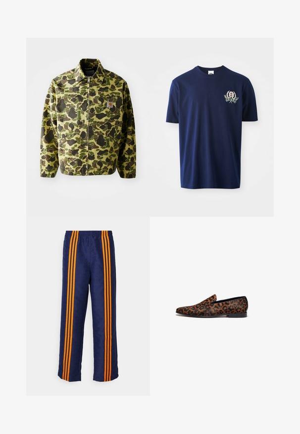 Tarnjacke aus Baumwolle in Grüntönen und Brauntönen. Verfügt über einen Reißverschluss, einen Kragen und Seitentaschen. Reflektierendes Logopatch-Detail.; Navyblaue Baumwoll-T-Shirts mit kurzen Ärmeln, Rundhalsausschnitt und gesticktem Logo mit Lorbeerakzenten auf der linken Brust.; Blaue Jogginghosen mit einem Allover-Muster und orangefarbenen Streifen an den Seiten, mit einem bequemen elastischen Bund und lockerer Passform.; Leopardprint-Pantoletten mit einer eleganten Form, aus strukturiertem Material gefertigt, mit niedrigem Absatz und kontrastierenden schwarzen Akzenten.