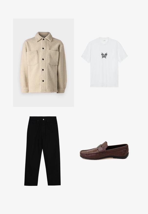 Beige, fleecegefütterte Jacke mit Kragen, zwei Fronttaschen und schwarzen Knöpfen. Texturiertes Material mit sichtbaren Nähten.; Weißes Baumwoll-T-Shirt mit kurzen Ärmeln und Rundhalsausschnitt. Merkmale ein zentrales, schwarzes Schmetterlingsmotiv mit Flammenmuster. Glatte Textur.; Schwarze Jeans mit geradem Schnitt, Fünf-Taschen-Design und einem vorderen Knopfverschluss. Glatte Textur mit minimalen Nähten.; Braune Leder-Mokassins mit strukturiertem Reptilmuster, dekorativem Riemen und schwarzer Gummisohle. Verfügt über Kontrastnähte entlang der Kante.