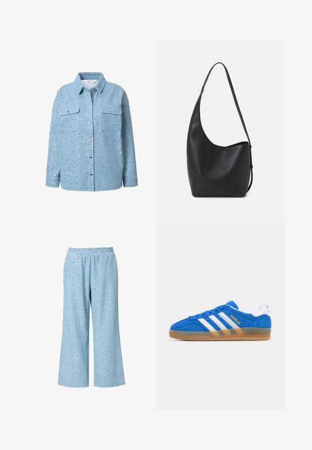 Bílá umělá kožešinová bomber bunda s širokým límcem, zipovým uzávěrem a manžetami s žebrováním. Měkká textura s krátkým střihem.; Světle modrá džínová košile se stříbrnými flitry, dlouhými rukávy, límečkem, dvěma náprsními kapsami a zapínáním na patentky. Hladká struktura a detailní zdobení.; Světle modré kalhoty s širokými nohavicemi a elastickým pasem, s strukturovaným povrchem zdobeným rozptýlenými kovovými akcenty.; Modré semišové tenisky s bílými pruhy a textem "Gazelle". Mají gumovou podešev a texturované akcenty na svršku. Klasický design.; Černá kožená hobo taška s hladkým povrchem, zakřiveným tvarem a jedním nastavitelným popruhem; má široké otevírání nahoře.