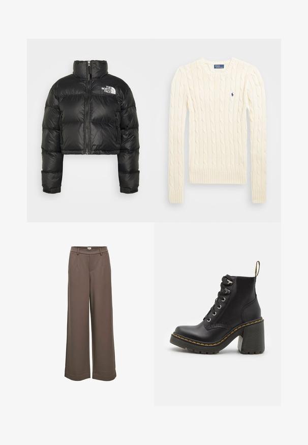 Schwarze, kurz geschnittene Pufferjacke mit hohem Kragen, Reißverschluss und weißem Logo auf der Brust. Sie hat gepolsterte Abschnitte und elastische Bündchen.; Cremefarbener kabelgehäkelter Pullover mit langen Ärmeln, gerippten Bündchen und Saum, mit einem kleinen gestickten Logo auf der linken Brust.; Weite Hosen aus einem weichen, braunen Stoff. Mit hohem Bund, zwei Vorderaschen und einer glatten Textur im lässigen Design.; Schwarze Lederstiefelette mit einem klobigen hohen Absatz, Schnürung vorne, metallischen Ösen und gelben Nähten entlang der Sohle. Strukturierten Gummiaußensohle.