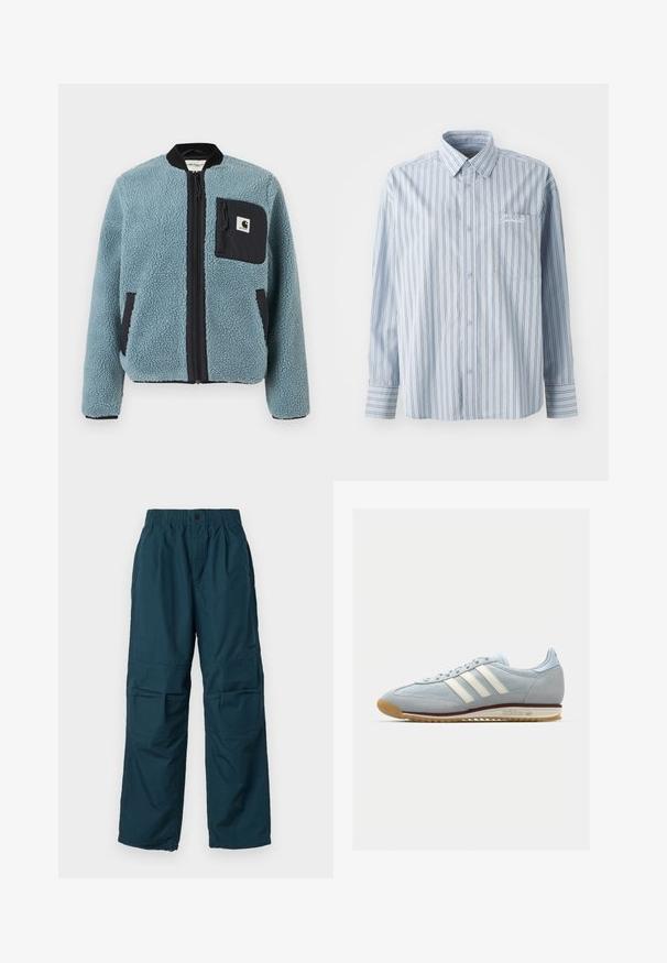 Plava flis jakna s teksturiranom površinom, crnim zatvaračima na džepovima, uspravnim ovratnikom i prednjim zatvaračem. Ima logotip na džepu na prsima.; Svijetloplava košulja s dugim rukavima, s bijelim i tamnim vertikalnim prugama, te prednjim džepom na prsima s bijelim brodskim vezom.; Tirkizne hlače za teret s elastičnim pojasom, dva bočna džepa i širokim krojem. Izrađene od laganog materijala, s detaljima šivanja.; Svijetloplave suède tenisice s bijelim tri pruge, gumeni potplat i teksturirana mrežica. Imaju glatki vrh cipele i brendiranje na peti.