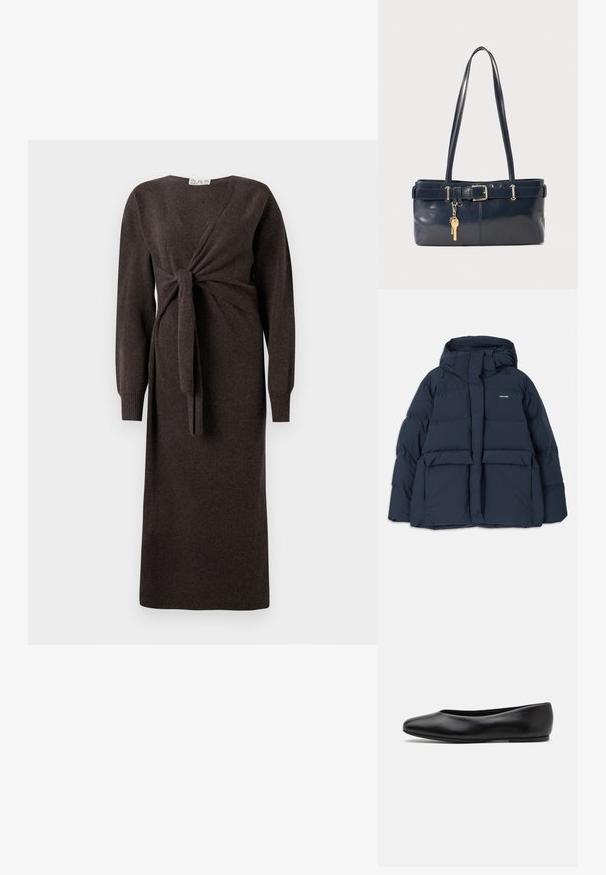 Marineblaue Steppjacke mit Kapuze, ausgestattet mit zwei Fronttaschen, einem Reißverschluss und strukturierten, gesteppte Abschnitten. Leichtes Design.; Braunes gestricktes Kleid mit langen Ärmeln, einem Wickeldesign mit einem Frontknoten und gerippten Bündchen, das bis zur Mitte der Wade reicht.; Paul Smith TOPANGA - Klassischer Ballerina - black; Marineblaue Lederhandtasche mit zwei langen Griffen, einer Schnallen-Detailierung und einem daran befestigten Schlüsselanhänger. Besitzt eine glatte Textur und eine rechteckige Form.