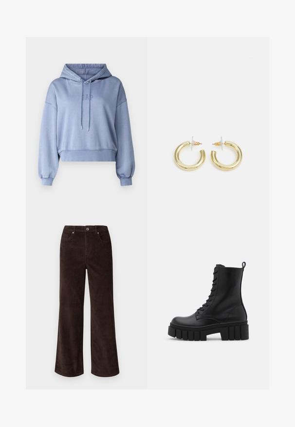 Kétgombos kabát texturált rózsaszín anyagból, hajtókás gallérral, négy fekete gombbal és hosszú ujjakkal a melegebb viselet érdekében.; GAP Petite ABBREV HOOD - Melegítőfelső - larkspur wash; Vero Moda Petite VMTESSA PANTS - Nadrágok - chocolate torte; Fekete bőr bokacsizma vastag, bordázott talppal, fűzős elülső résszel és húzófüllel sima fehér háttérrel.; Arany fülbevalók sima, fényes felülettel. Kör alakú dizájn, amely kis kapoccsal és átlátszó tartozékkal rendelkezik a biztonságos viselés érdekében.