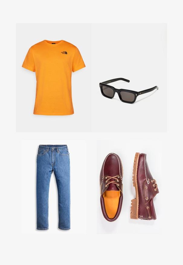 Khaki trencz z gładką teksturą, z ciemnymi guzikami i subtelnym wykończeniem szwów wzdłuż listew i dekoltu.; Pomarańczowa bawełniana koszulka z okrągłym dekoltem i krótkimi rękawami. Na lewej piersi znajduje się czarny projekt logo. Gładka tekstura, standardowy krój.; Niebieskie dżinsy o prostym kroju, z pięcioma kieszeniami, z zapięciem na guzik i pomarańczowymi przeszyciami na czystym białym tle.; Bordowe skórzane buty z brązowymi gumowymi podeszwami, okrągły czubek, białe przeszycia i złote oczka. Wnętrze posiada żółtą podszewkę.; Czarne prostokątne okulary przeciwsłoneczne z ciemnymi soczewkami, grubą plastikową oprawą, złotymi akcentami na zausznikach oraz wygrawerowanym logo marki na ramieniu.