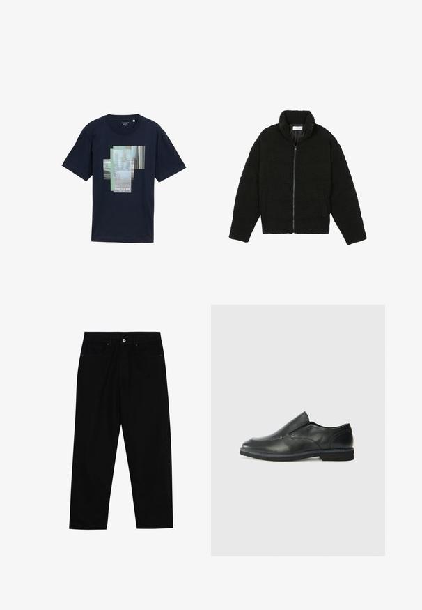 Sort faux fur jakke med høj krave, lynlås lukning, elastiske ærmer og et quiltet design. Har sidelommer og en blød tekstur.; Mørkeblå bomulds T-shirt med lagdelt grafisk design, der har teksten "PRESS >>> PLAY" og mærkenavnet "TOM TAILOR" i hvid. Korte ærmer.; Sorte denimbukser med lige ben, fem lomme-design og knaplukning foran. Glat tekstur med minimale syninger.; Sorte læder slip-on sko med en glat overdel, syede detaljer, rund tå og en lav gummihæl. Sålen har minimal profil.