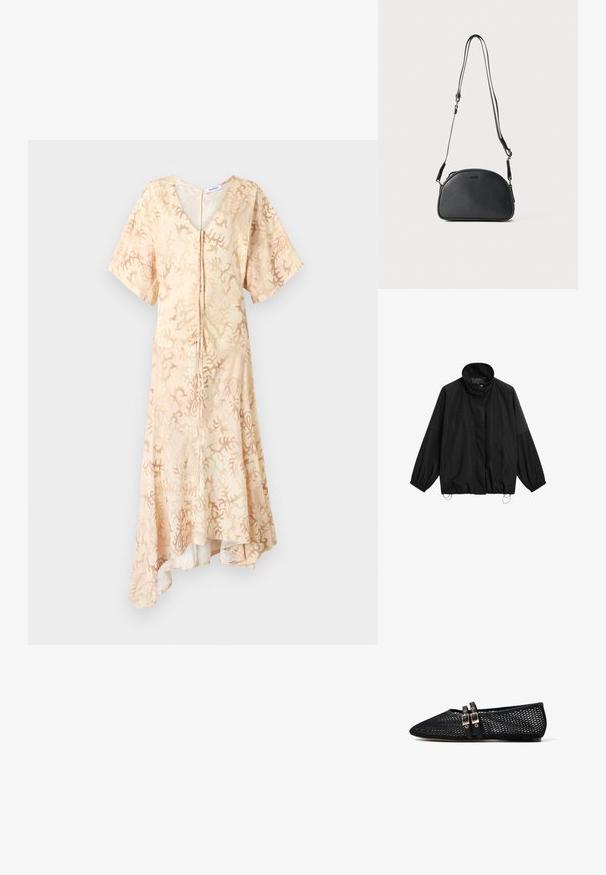 Schwarze, leichte Jacke mit hohem Kragen, elastischen Bündchen und verstellbaren Kordelzügen am Saum.; Kurzes, ärmelloses Kleid mit V-Ausschnitt aus einem hellbeigen Stoff mit einem abstrakten Korallenmuster, ausgestattet mit einer durchgehenden Knopfleiste und asymmetrischem Saum.; Schwarze Netzflatschuhe mit spitzer Zehe und zwei dünnen Doppelverschlüssen über dem Spann, seitlich auf weißem Hintergrund angezeigt.; Schwarze Leder-Umhängetasche mit runder Form, zwei verstellbaren Trägern und einem dezenten Logo auf der Vorderseite. Strukturierte Außenseite, minimalistisches Design.