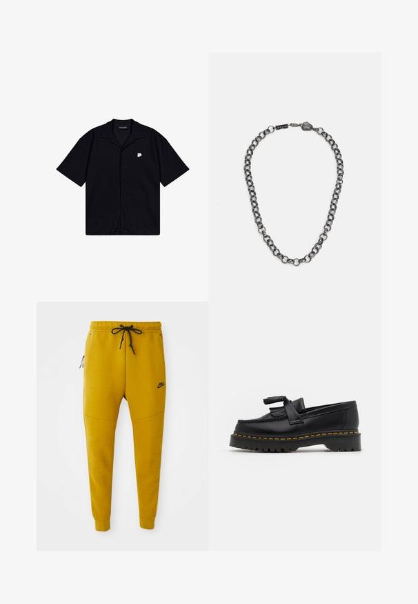 Wodoodporna brązowa kurtka z czarnymi ramionami, zapięciem na napy, regulowanym kapturem oraz logo na lewej piersi i rękawie.; Czarna koszula z krótkim rękawem na guziki, wykonana z teksturowanej tkaniny, z wywijanym kołnierzem i małym haftowanym logo po lewej stronie klatki piersiowej.; Dresy Nike w intensywnym musztardowym kolorze, wykonane z miękkiego materiału. Posiadają elastyczny pas z sznurkiem, boczne kieszenie na zamek oraz zwężane nogawki.; Czarny skórzany mokasyn z frędzelkowymi akcentami, z masywną czarną podeszwą i żółtym przeszyciem wzdłuż krawędzi. Teksturowane wykończenie.; Metalowa naszyjnika z ogniwami w ciemnym kolorze gunmetal. Posiada geometryczny akcent oraz zapięcie z detalem marki.
