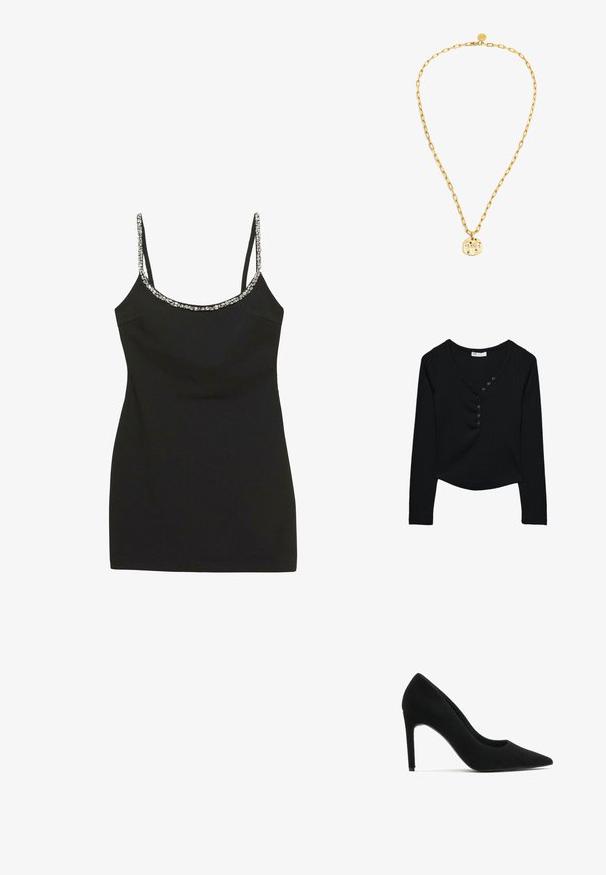 Cappotto beige con colletto e polsini in pelliccia sintetica bianca e soffice. Presenta una cintura in vita e un tessuto testurizzato con un motivo sottile.; Maglietta nera a maniche lunghe realizzata in tessuto a coste. Presenta un collo a V e sette bottoni neri sul davanti, con un orlo curvo.; Abito nero senza maniche con un design aderente, tessuto testurizzato e spalline decorate con piccoli accenti lucenti lungo lo scollo.; Décolleté nera in suede con punta affilata, texture liscia e silhouette elegante; caratterizzata da un tacco a stiletto e design minimalista.; Collana in metallo dorato con catena allungata, caratterizzata da un pendente rotondo decorato con gemme colorate e un design inciso.