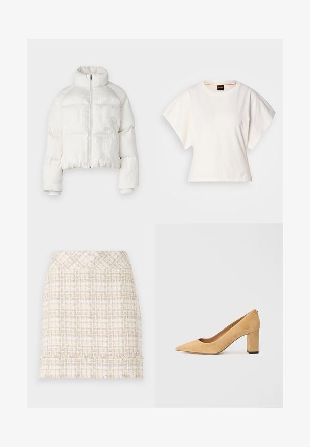 Jachetă puffer albă, scurtă, cu textură verticală și cordon înalt, închidere frontală cu fermoar și manșete elastice. Include buzunare laterale.; Tricou alb scurt, cu mâneci scurte și largi, din bumbac moale, cu decolteu rotund și un finisaj subtil portocaliu, design minimalist, fără modele sau grafice.; Fustă din tweed împletit, crem și bej, cu un finisaj texturat, având o croială dreaptă și un tiv destrămat pentru un plus de detaliu.; Pantofii cu toc înalt din suede bej au vârful ascuțit și un toc gros. Materialul are o textură moale și o finisare netedă.