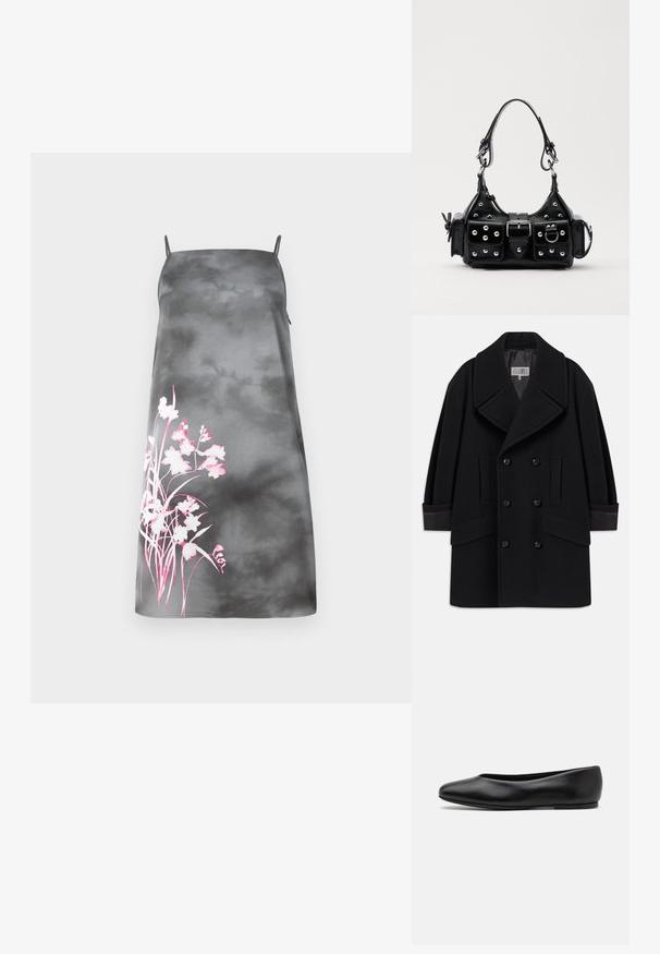Dwurzędowy czarny płaszcz z mieszanki wełny, z dużymi klapami, dwoma przednimi kieszeniami i błyszczącymi czarnymi guzikami, z skórzanymi akcentami na mankietach.; Sukienka A-line z satyny w gradientowej szarości, z regulowanymi ramiączkami spaghetti. Posiada różowy wzór kwiatowy po lewej stronie. Gładka tekstura.; Paul Smith TOPANGA czarny; Czarna skórzana torebka w zakrzywionym kształcie, z srebrnymi ćwiekami, klamrą i dwoma bocznymi kieszeniami. Regulowany pasek umożliwiający różne opcje noszenia.