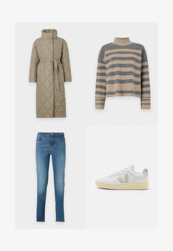 Casaco longo em taupe, acolchoado, com gola alta e cinto de tecido a condizer atado à cintura, apresentando um acolchoado em padrão de ondas por toda a parte.; Sweater de malha às riscas com cores cinza e bege, gola alta, mangas largas com punhos e um corte solto com design cropped.; Calças skinny feitas de denim azul claro com efeito desbotado, cinco bolsos, fecho de botão em metal e detalhes de costura discretos. Perna reta.; Sapatilha de couro branca com detalhes em camurça bege, biqueira perfurada, atacadores planos e sola texturizada creme. Apresenta uma marcação subtil no calcanhar.