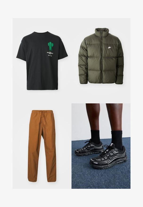 Alyvuogių spalvos pūkinė striukė su aukštu apykakle, užtrauktuku priekyje ir horizontaliu siuvinėjimu. Kairėje krūtinės pusėje yra balta Nike logo.; Juodas trumpų rankovių marškinėlis su žaliu animaciniu kaktusu ir baltais užrašais "Conditions Gear Big Bend, Texas" kairėje krūtinės pusėje.; Rudos, lengvi, su raiščiu kelnių su elastinga juosta, turintys dvi šonines kišenes ir glotnų paviršių.; Juodi Nike batai turi orui pralaidžią viršutinę dalį su akcento juostelėmis, tekstūruotais raišteliais ir juodu guminio pado. Dėvimi su juodais šonkauliniais sokais.