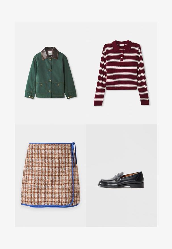 Zaļš audekla žakets ar brūnu ādas apkakli, kas aprīkots ar zelta pogām, divām priekšējām kabatām un kontrastējošiem izšuvumiem.; Burgundijas krāsas garām piedurknēm polo džemperis ar baltām horizontālām svītrām, ar apkakles izgriezumu un trim pogām priekšpusē. Mīksta tekstūra.; Auduma aptinuma svārki brūnā un baltā pārbaudītu rakstu ar zilām apmalēm. Ar sānu sasiešanu un faktūrētu audumu, kas pievieno papildu detaļas.; Melna ādas loafer kurpe ar noapaļotu purngalu, izšūtu detaļu un gludu tekstūru. Ir zems papēdis un viegli uzvelkama dizaina.