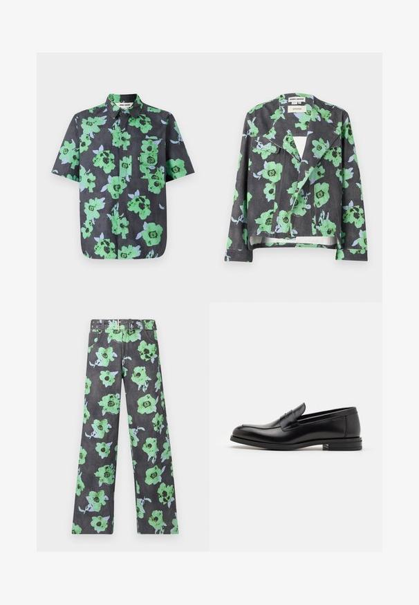Cvečni jopič z črnim ozadjem, velikimi zelenimi in modrimi cvetovi, ovratnikom in sprednjimi žepi. Narejen iz teksturirane tkanine.; Majica s kratkimi rokavi iz temnega blaga, ki ima velik zeleni in svetlo modri cvetlični vzorec. Vključuje žep na prsih s poklopcem.; Črna bombažna majica s kratkimi rokavi, ki ima modro besedilo "ZAŠČITITE SVOJO ENERGIJO" in grafični dizajn na zgornji levi strani.; Hlače z cvetličnim vzorcem v temno sivi barvi, okrašene z velikimi zelenimi in modrimi cvetovi. Vključujejo usklajen pas z več žebljički in režami.; Črne usnjene loafer čevlje z gladko teksturo, zaobljenim nosom in dekorativnim trakom čez zgornji del. Nizka zložena peta, minimalističen dizajn.