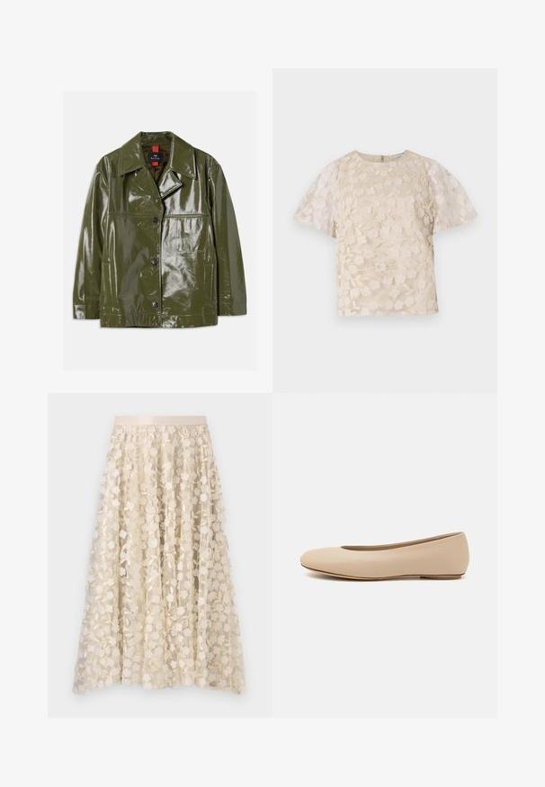 Olíva zöld, fényes dzseki, galléros nyakkal, két elülső zsebbel, gombos záródással és diszkrét varrási részletekkel.; Beige blúz virágos hímzéssel, áttetsző puffos ujjakkal, kerek nyakkivágással és hátsó cipzáras zárással. Textúrált virágmintázat az elülső panelen.; Virágos hímzés egy áttetsző, krém színű szoknyán, selyem derékkal. A mintázat kis, finom virágokat és leveleket ábrázol.; Beige bőr balettcipő lekerekített orral, minimális varrás részletekkel, alacsony sarkú és diszkrét logóval a hátsó részen. Simább, matt textúrájú.