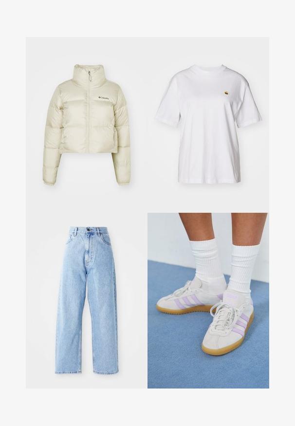 Casaco puffer cropped em bege claro, feito de nylon com uma textura suave, gola alta, fecho de correr até ao fim e punhos elásticos.; T-shirt branca de algodão com um corte descontraído, mangas curtas e um pequeno logótipo bordado na área do peito esquerdo.; Jeans de ganga azul claro de cintura alta, com pernas largas e retas, fecho frontal por botão e zip e bolsos à frente e atrás.; Sapatilhas de camurça cinza claro com três riscas lilás, sola de borracha de goma, atacadores planos e meias brancas caneladas. Com um fundo azul.