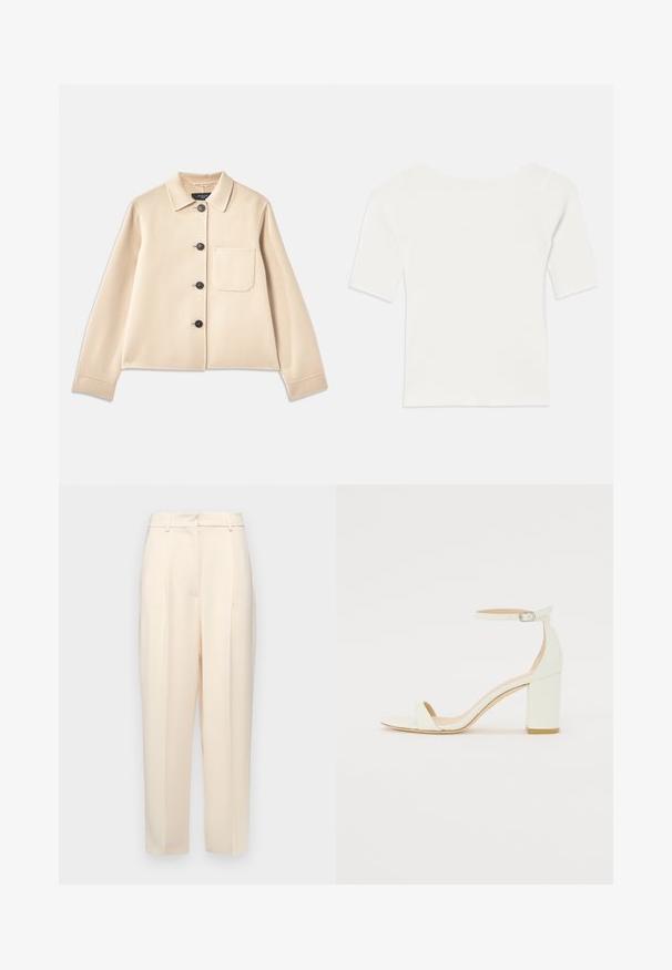 Beige ullblandad jacka med krage, sex svarta knappar och en bröstficka. Har långa ärmar och en kortad design.; Vit ribbad kortärmad topp med vid halsringning. Texturen har vertikala ränder som betonar en tight passform och enkelt design.; Ljust beige skräddarsydda byxor med rak passform, utrustade medveck fram, en slät yta och en midjehöjd som är medelhög. Inga synliga fickor.; Vit läder blockklack-sandalett med en ankelrem och spänne samt minimalistisk design. Öppen tå och släta ytor genomgående.
