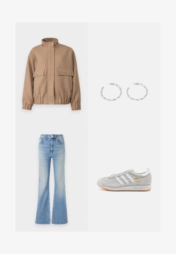 Ruskea villatakki, jossa on korkea kaulus, kaksi etutaskua ja joustavat hihansuut. Varustettu nepparikiinnityksellä ja hieman lyhennetty helmalla.; Valkoinen hihaton toppi, joka on valmistettu ribbikankaasta, ja jossa on pyöreä pääntie ja tiukka siluetti, minimaalisin saumoin ja ilman koristeita.; Vaaleansiniset leveälahkeiset farkut, joissa on korkea vyötärö, viisi taskua ja hennosti haalistuva sävy kohti lahkeiden reunaa.; Vaaleanharmaat sneakerit, jotka on valmistettu mokasta ja verkosta, sisältäen kolme valkoista raitaa, pyöreän kärjen ja kumisen pohjan. Kultainen logo yksityiskohta nauhojen läheisyydessä.; Hope hopea, joissa on kierren muotoilu, kiiltävä pinta ja takana kiinnitettävä suljin. Halkaisija noin 3 cm.