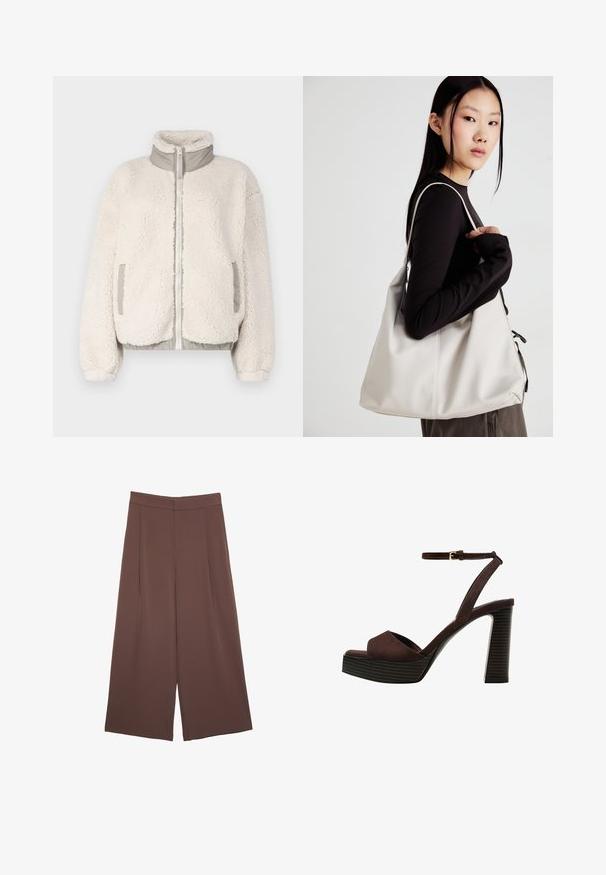 BDG Urban Outfitters OLIVE BOXY - Jakna od flisa - ecru; Tamno smeđi pleteni pulover s okruglim izrezom, spuštenim ramenima, rebrastim manžetama i rubom, karakteriziran mekim teksturom i opuštenim krojem.; Smeđe hlače širokog kroja s glatkom teksturom, koje imaju visok struk i nabore sprijeda. Tkanina je lagana i slobodno se kreće.; Smeđe zamšaste sandale s visokim potpeticama, otvorenim prstima, podesivom trakicom oko gležnja i prugastom platformom.; Bežna torba od mekog materijala s opuštenim dizajnom, šivanim detaljima i dva remena za rame. Pogodna za svakodnevnu upotrebu.