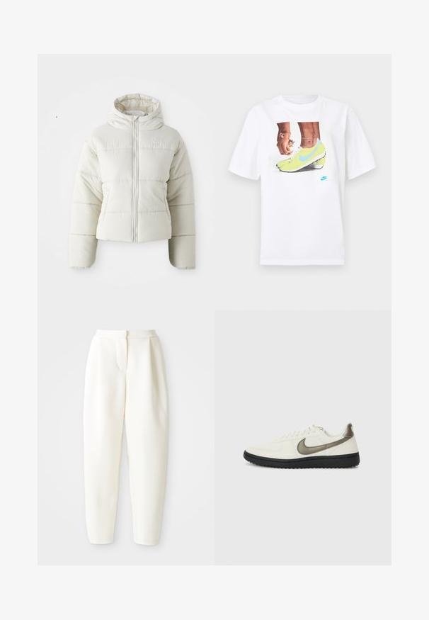 Bela skrajšana pufasta jakna s kapuco, sprednjim zadrgo, šivanimi paneli in majhnim logotipom na prsih. Gladka, oblazinjena tekstura.; Bela bombažna majica s potiskom nog v rumenih Nike kopačkah z modrimi dodatki, dopolnjena z zapestnico na levi roki.; Bela visoko pasovana tapered hlače z zadrgo na sprednji strani in stranskimi žepi, prikazane na enotnem belem ozadju.; Nike Sportswear FIELD GENERAL - Športni copati - off-white/black