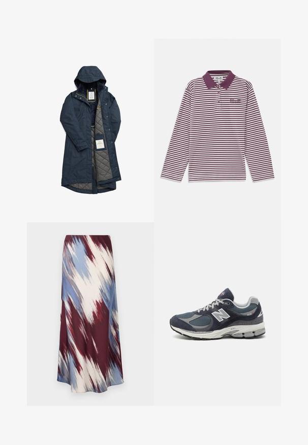 Tengerészeti vízálló kabát, steppelt szürke béléssel, kapucnival és sárga díszítéssel; patentos záródással és márkacímkével rendelkezik belül.; Burgundi és fehér csíkos, hosszú ujjú pólóing, amely gallérral, három gombos gombolással és hímzett logóval rendelkezik a mellkason.; Hosszú szoknya, amelynek átlós, batikolt mintázata bordó, kék és krém színekben készült, puha anyagból, amely áramló sziluettel és enyhe fénylő felülettel rendelkezik.; Új Balance sportcipők sötétkék hálós és velúr felsőrésszel, szürke kiegészítőkkel, fehér logóval, párnázott talppal és texturált részletekkel.