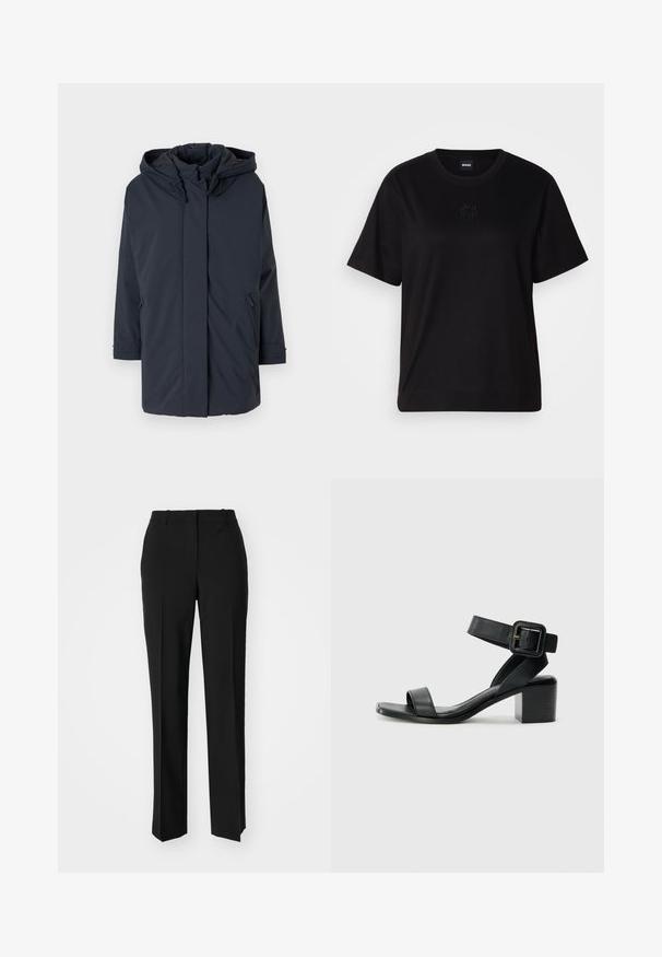 Námorně modrá, zateplená parka s kapucí, dlouhými rukávy, předním zipem a bočními kapsami. Hladká tkanina bez viditelných vzorů nebo akcentů.; Černé bavlněné tričko s kulatým výstřihem, krátkými rukávy a vyšitým logem na hrudi. Jednoduchý, volný střih bez vzorů.; Černé kalhoty na míru se střihem do rovna, které mají hladkou texturu a ostré sklady na přední straně. Bez viditelného kování.; Černá kožená sandál s podpatkem, nastavitelným páskem kolem kotníku, otevřenou špičkou a čtveratým blokovým podpatkem. Hladká textura, minimalistický styl.