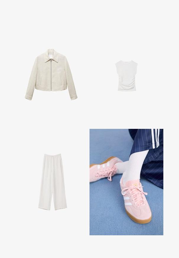Leinen-Cropped-Jacke in hellbeige mit spitzem Kragen, Frontreißverschluss und zwei seitlichen Taschen. Einfache, glatte Textur ohne Muster.; Weißes Kurzarmoberteil mit Rundhalsausschnitt. Verfügt über geraffte Textur an den Seiten und eine figurbetonte Silhouette, gefertigt aus weichem, dehnbarem Material.; Weiße weit geschnittene Hose aus leichtem Stoff. Mit einem elastischen Bund und Kordelzug sowie Seitentaschen. Glatte Textur.; Hellrosa Wildleder-Sneaker mit weißen Streifen und Schnürsenkeln, ausgestattet mit einer strukturierten Zunge und einer Gummisohle, auf einem blauen Teppich platziert.
